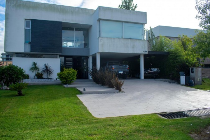 Casa de lujo en Nuevo Quilmes.
