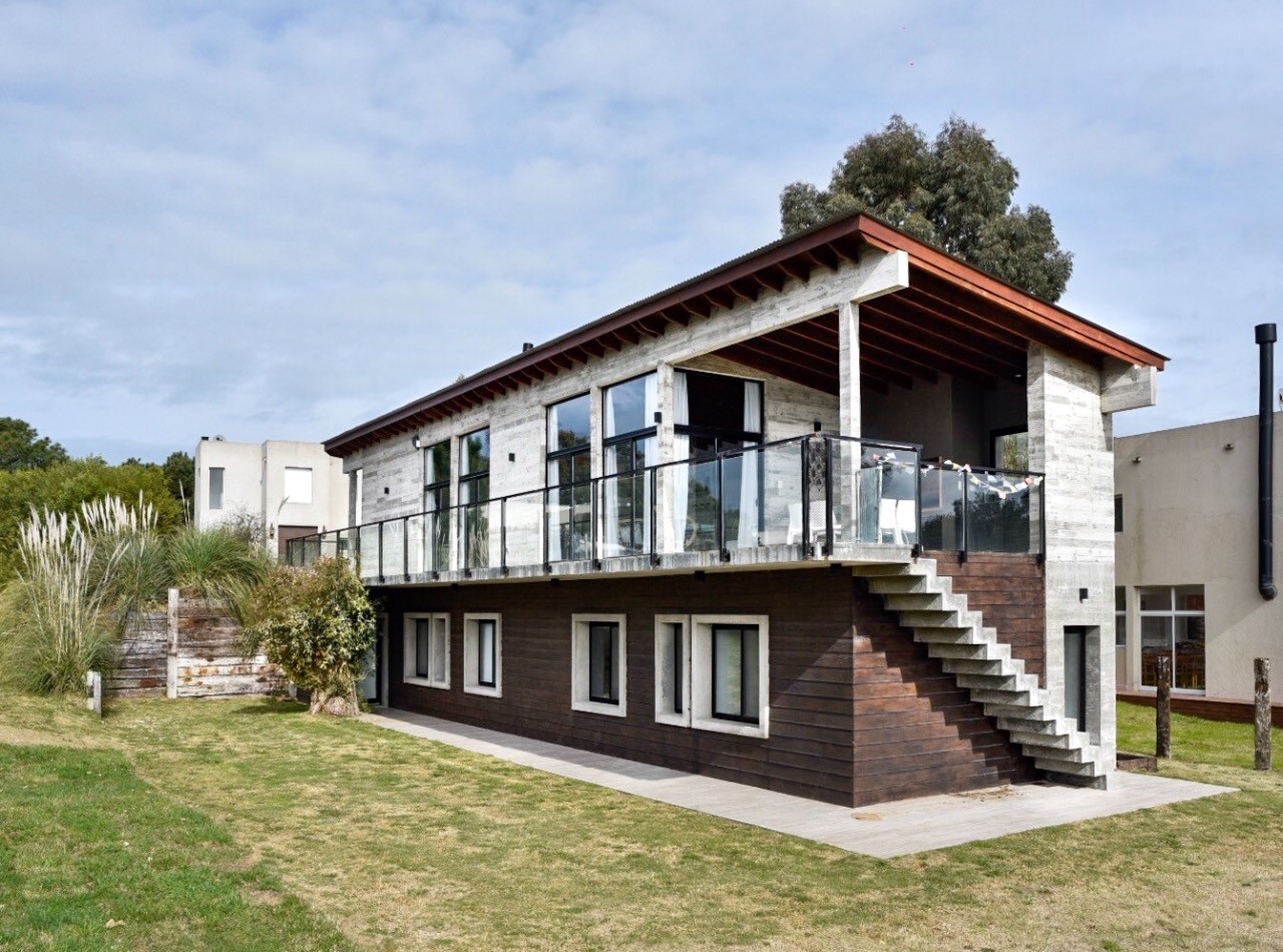 Se Vende Casa Moderna En Costa Esmeralda