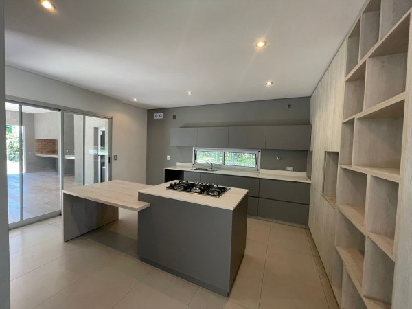 Casa a estrenar en Fincas de Hudson