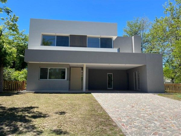Casa a estrenar en Fincas de Hudson