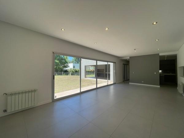 Casa a estrenar en Fincas de Hudson