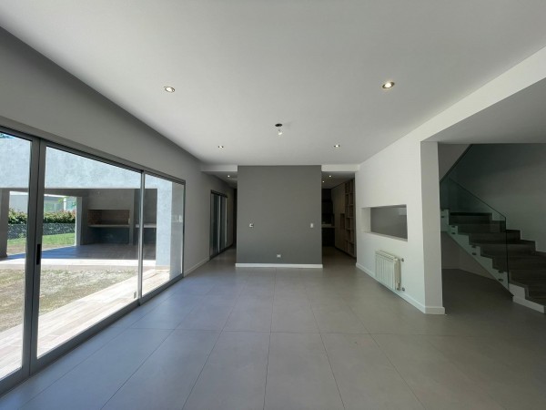 Casa a estrenar en Fincas de Hudson