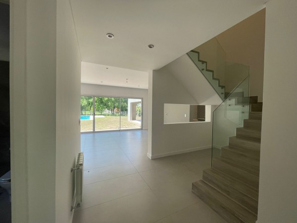 Casa a estrenar en Fincas de Hudson