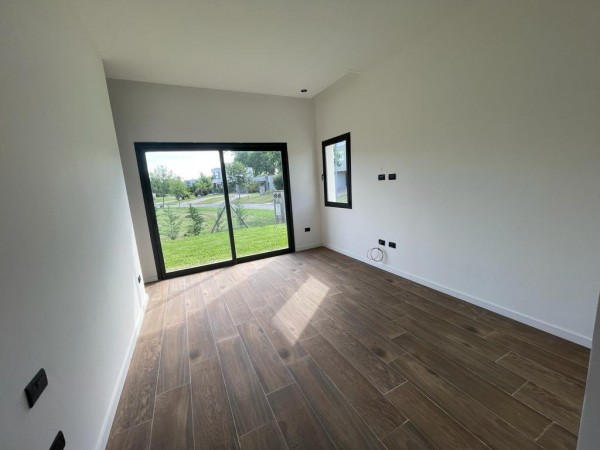Casa a estrenar en Fincas de Hudson