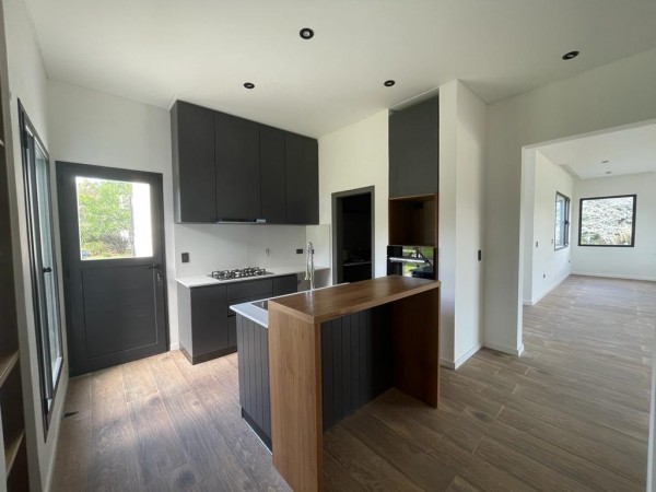 Casa a estrenar en Fincas de Hudson