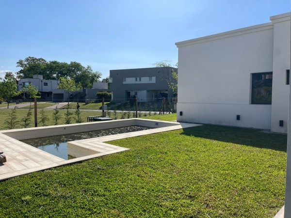 Casa a estrenar en Fincas de Hudson