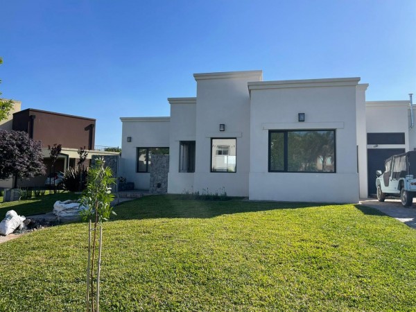 Casa a estrenar en Fincas de Hudson